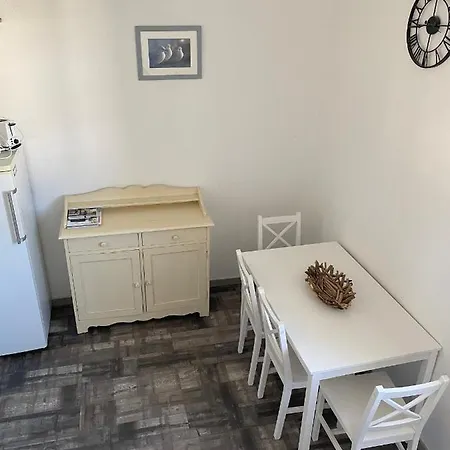 Les Remparts Apartment *